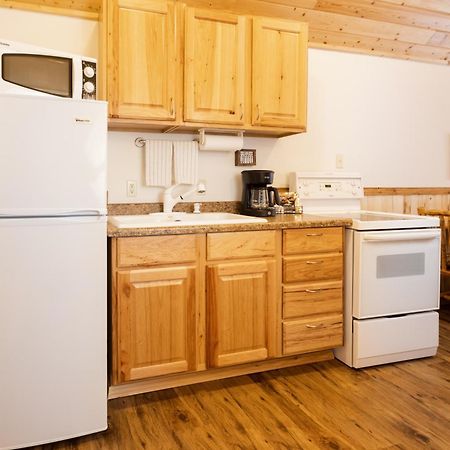 Beargrass Lodging & Rv Resort Hungry Horse エクステリア 写真