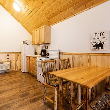 Beargrass Lodging & Rv Resort Hungry Horse エクステリア 写真