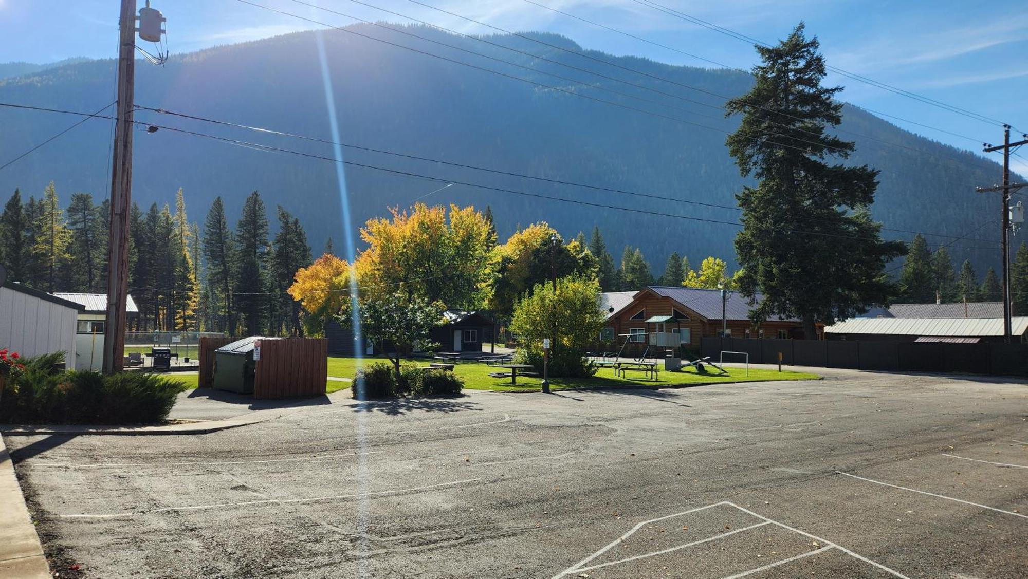 Beargrass Lodging & Rv Resort Hungry Horse エクステリア 写真