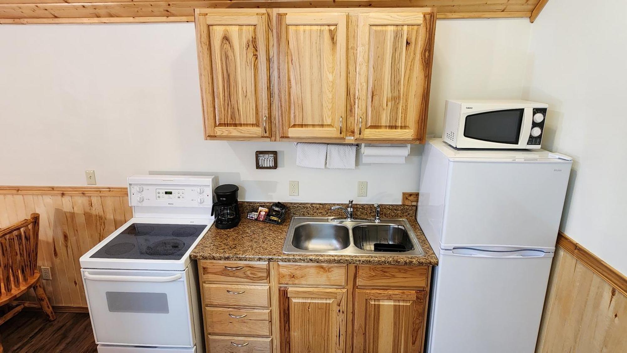 Beargrass Lodging & Rv Resort Hungry Horse エクステリア 写真
