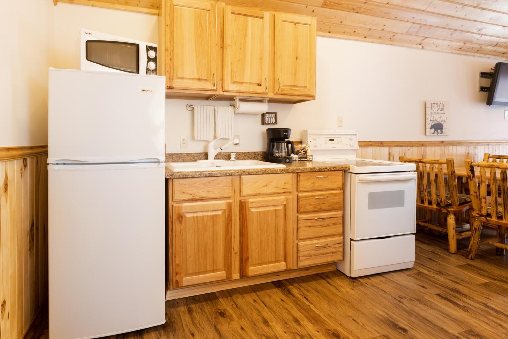 Beargrass Lodging & Rv Resort Hungry Horse エクステリア 写真